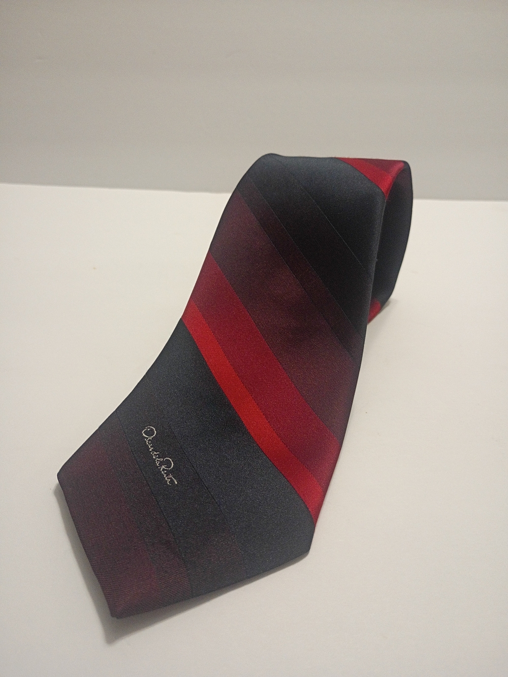 Oscar de la Renta Black and Red Striped Silk Mens Tie Vintage 56"
